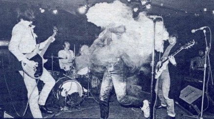 Slaughter & The Dogs explode on stage! (DC Collection)