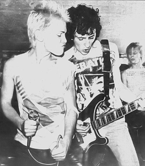 Tony James, Billy Idol, Bob Andrews live 1977 (DC Collection)