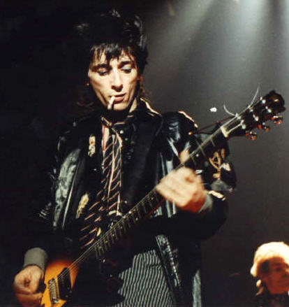 Johnny Thunders on stage with Heartbreakers 1977