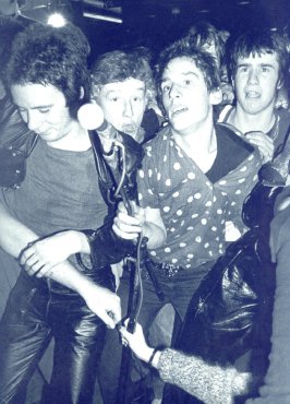 UK 77 Punks or horror-mivie morticians? - (Dennis Morris)