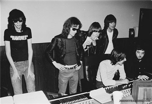 Ramones, Craig Leon and Rob Freeman at the mixing desk 1976